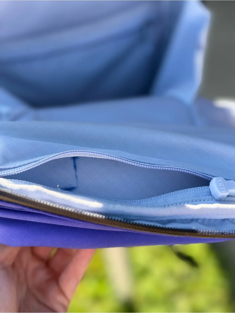 YETI Crossroads 27L Ultramarine Violet